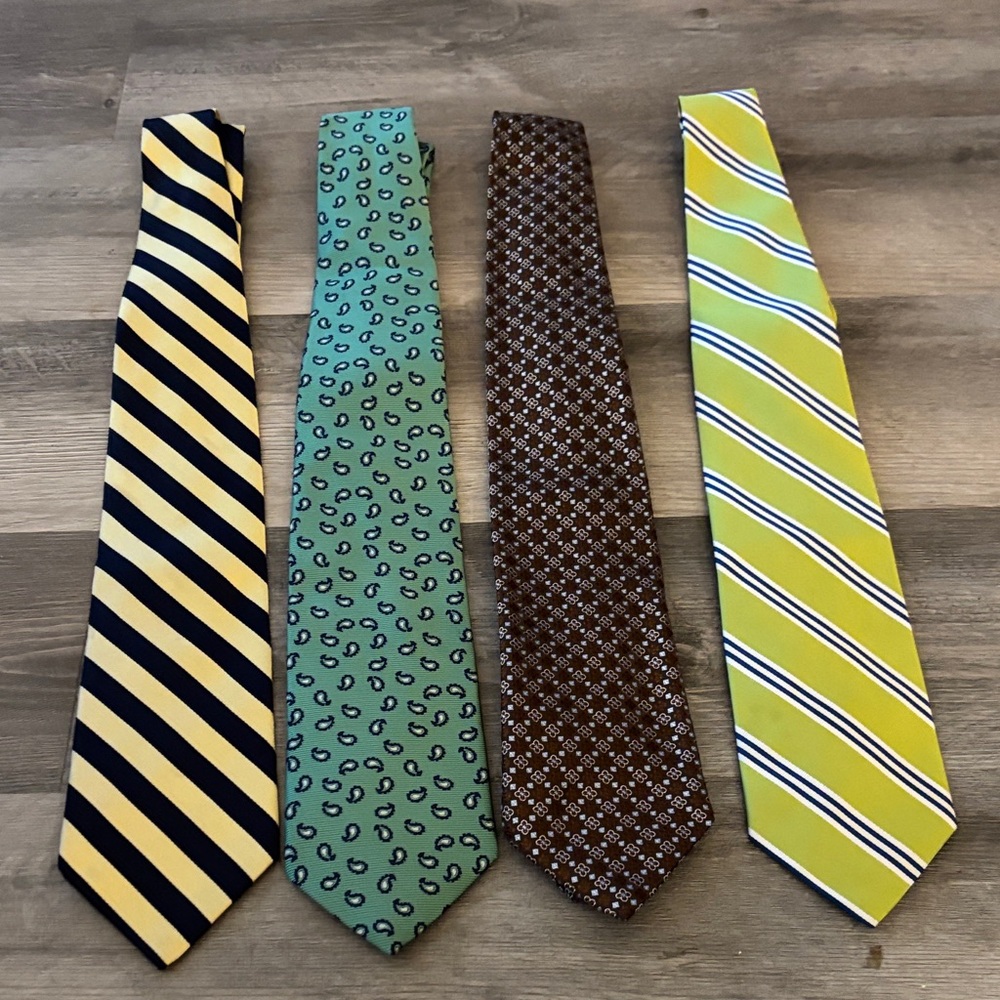 Striped Yellow and Black Tie